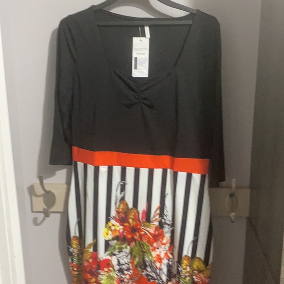 Multi-Colored Floral Dress - Picture 6 of 8